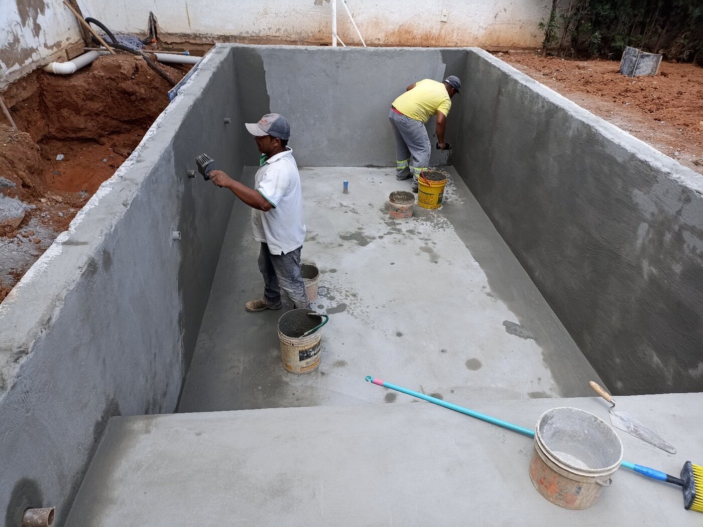 Regularização interna da piscina