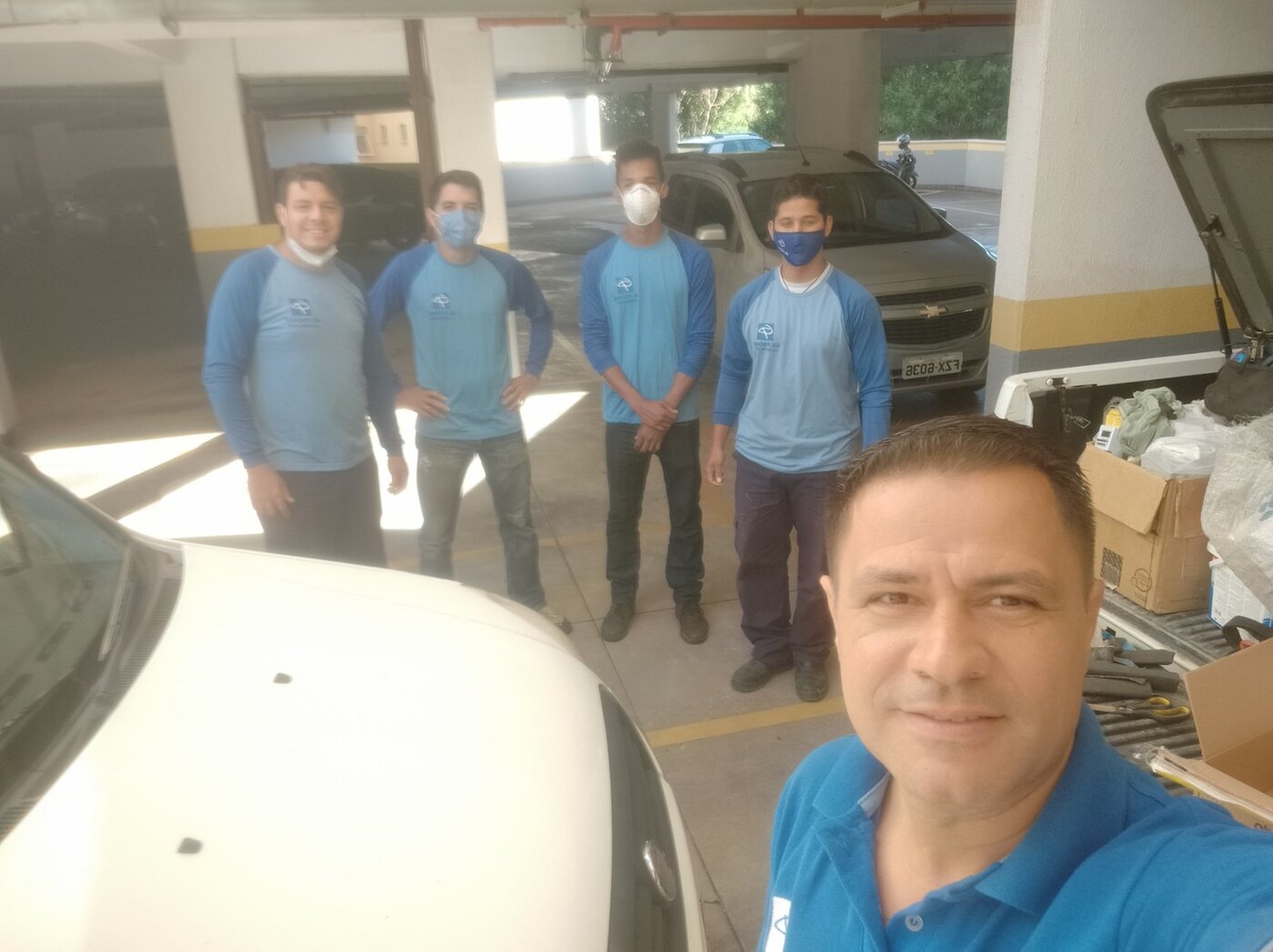 Equipe da Gil Piscinas no início da obra